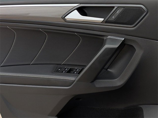 Used 2023 Volkswagen Tiguan SE R-Line image 19