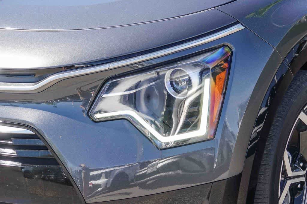 Certified 2023 Kia Niro EX Touring image 8