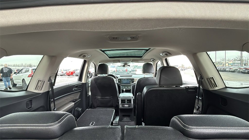 Used 2023 Volkswagen Atlas SEL image 30