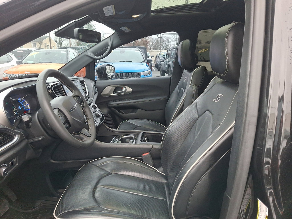 Used 2023 Chrysler Pacifica Limited w/ S Appearance Package image 23