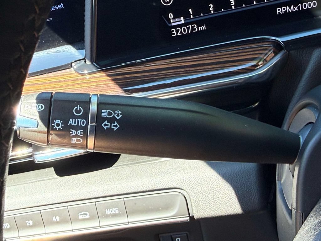 Used 2024 Cadillac Escalade Luxury AWD/4WD image 31