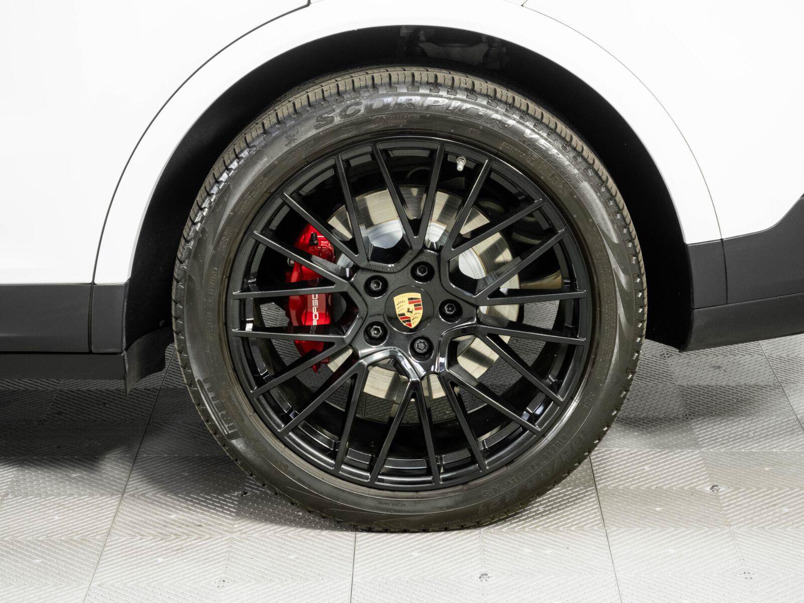 Certified 2023 Porsche Cayenne Platinum Edition AWD/4WD image 38
