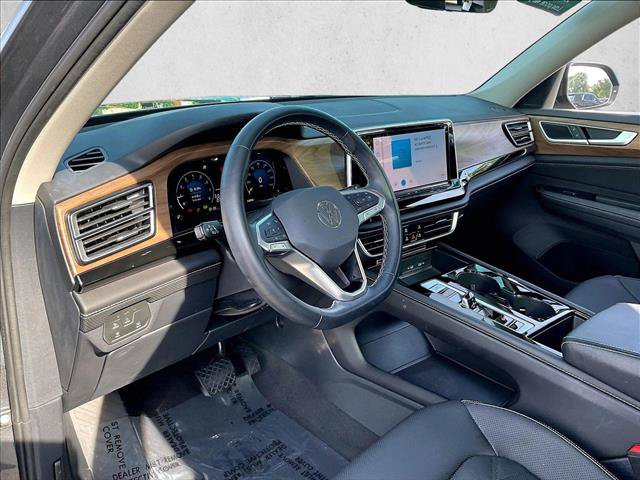 Used 2024 Volkswagen Atlas SE w/ Panoramic Sunroof Package FWD image 14
