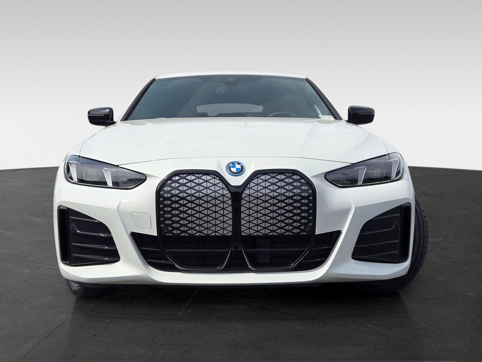 Used 2025 BMW i4 eDrive40 RWD image 2