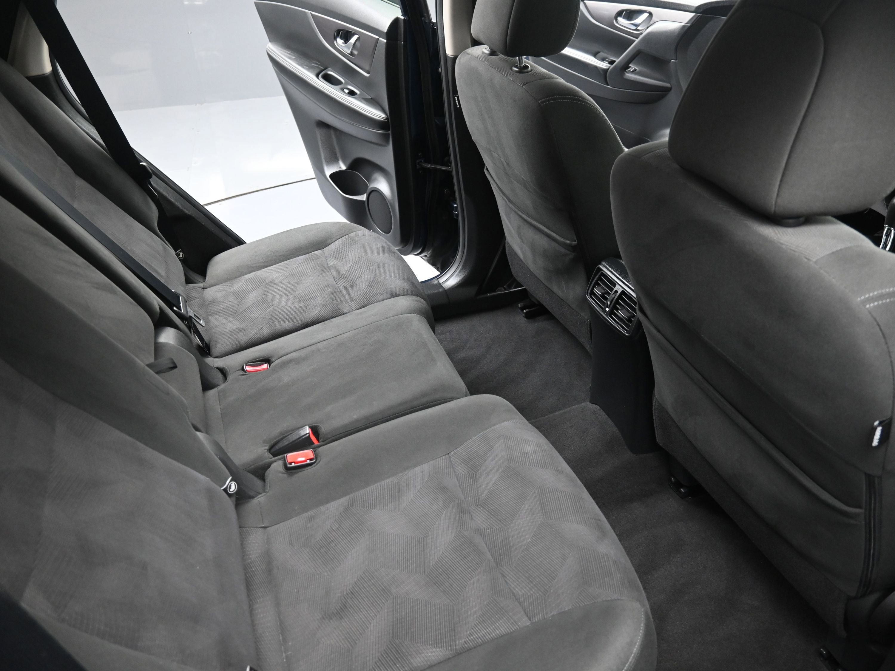 Used 2015 Nissan Rogue SV image 21