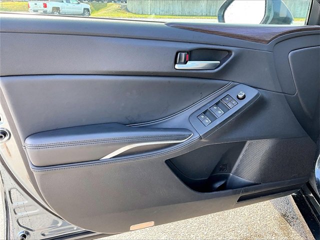 Used 2022 Toyota Avalon XLE image 9