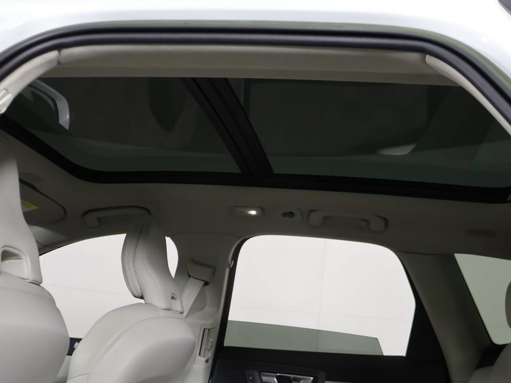 Used 2023 Volvo XC60 B5 Plus w/ Protection Package Premier AWD/4WD image 18