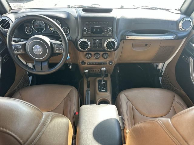 Used 2016 Jeep Wrangler Unlimited Rubicon w/ Connectivity Group image 16