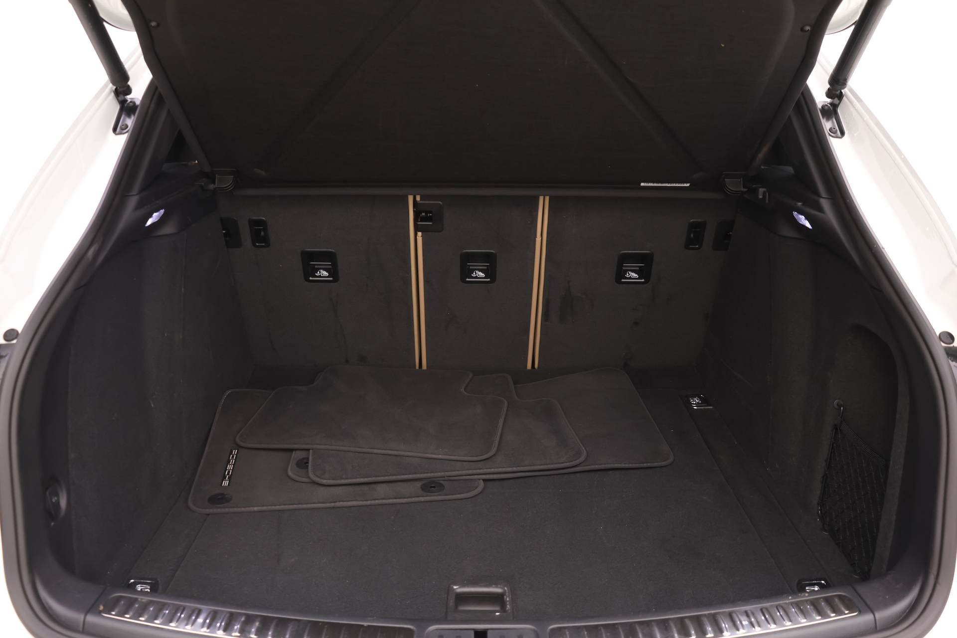 Used 2025 Porsche Macan image 24