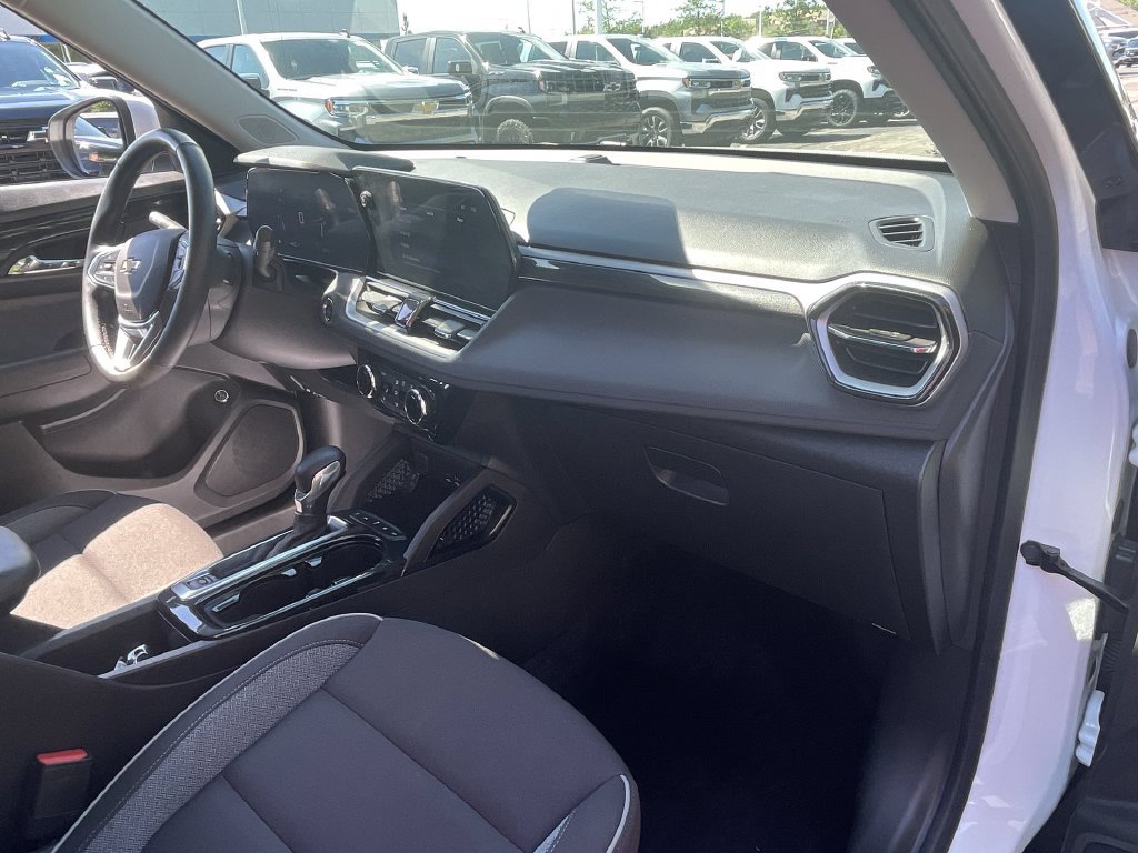 Used 2025 Chevrolet TrailBlazer LT w/ Convenience Package AWD/4WD image 28
