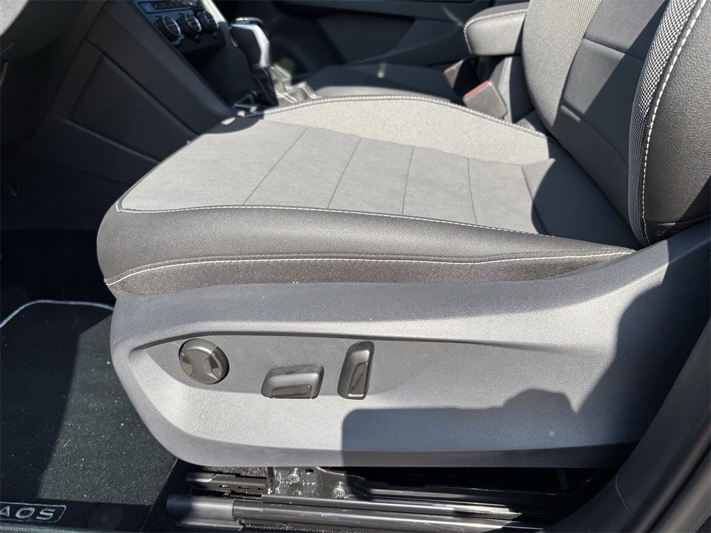 Used 2024 Volkswagen Taos SE image 12