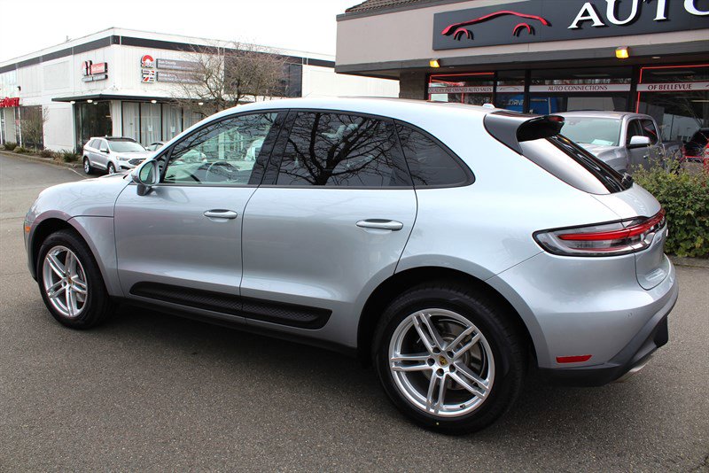 Used 2022 Porsche Macan AWD/4WD image 3