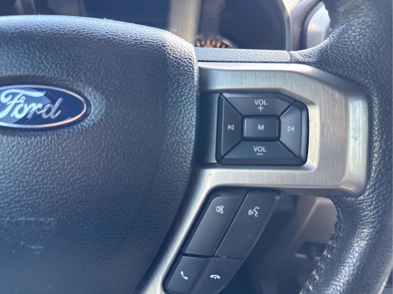 Used 2015 Ford F150 Platinum w/ Equipment Group 701A Luxury AWD/4WD image 36