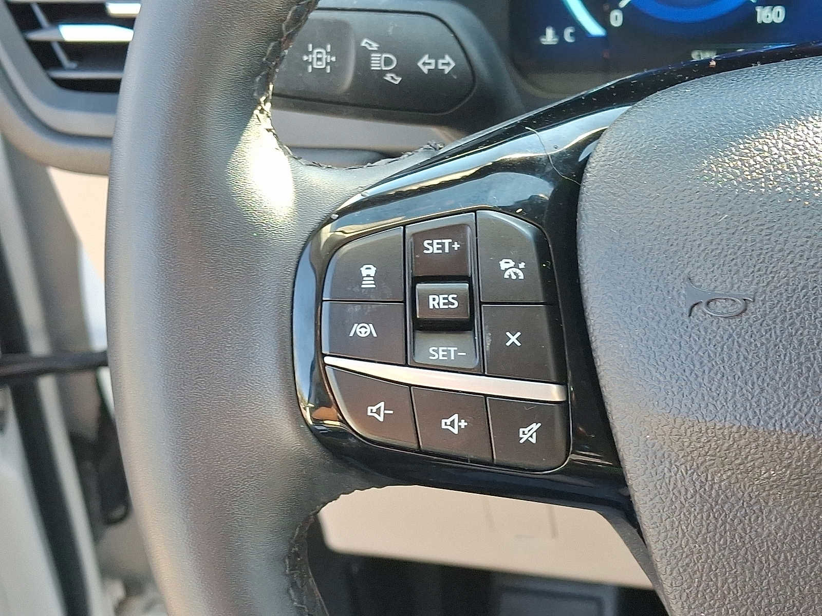 Used 2022 Ford Escape Titanium w/ Class II Trailer Tow Package image 24