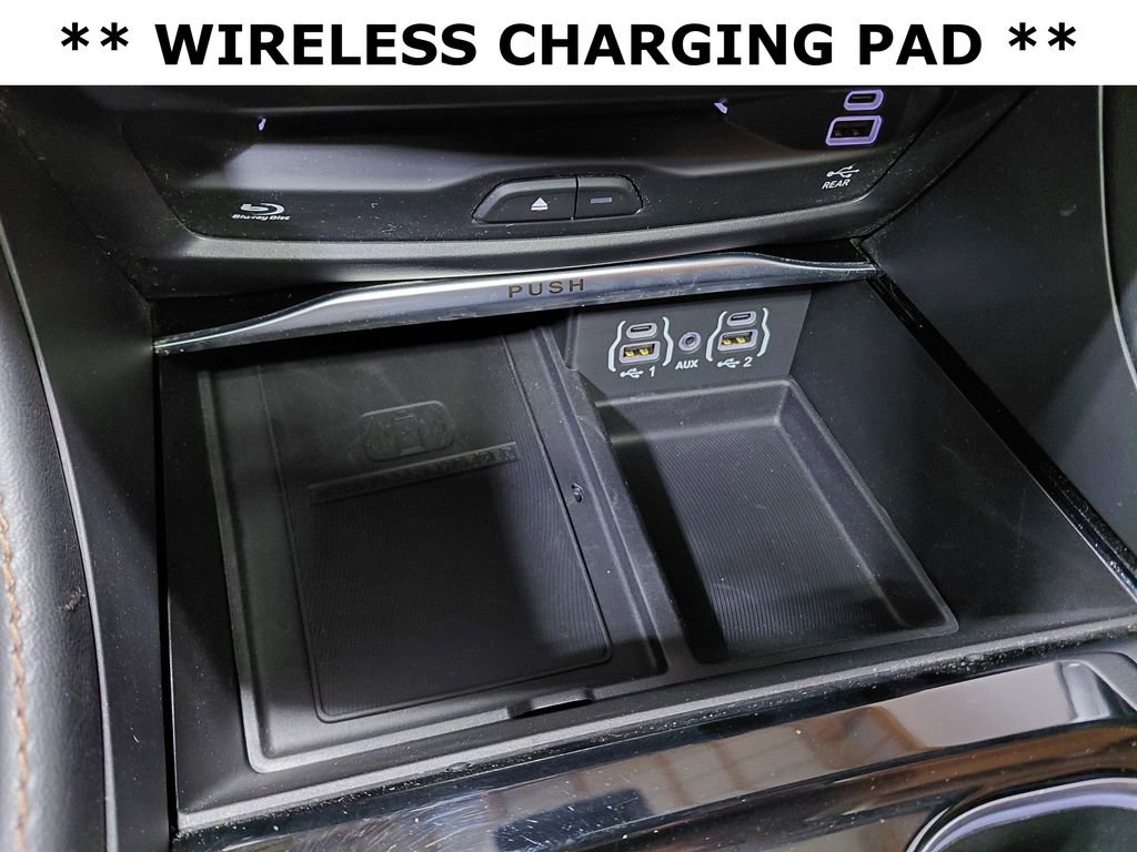 Used 2024 Chrysler Pacifica Pinnacle w/ Trailer Tow Group FWD image 16