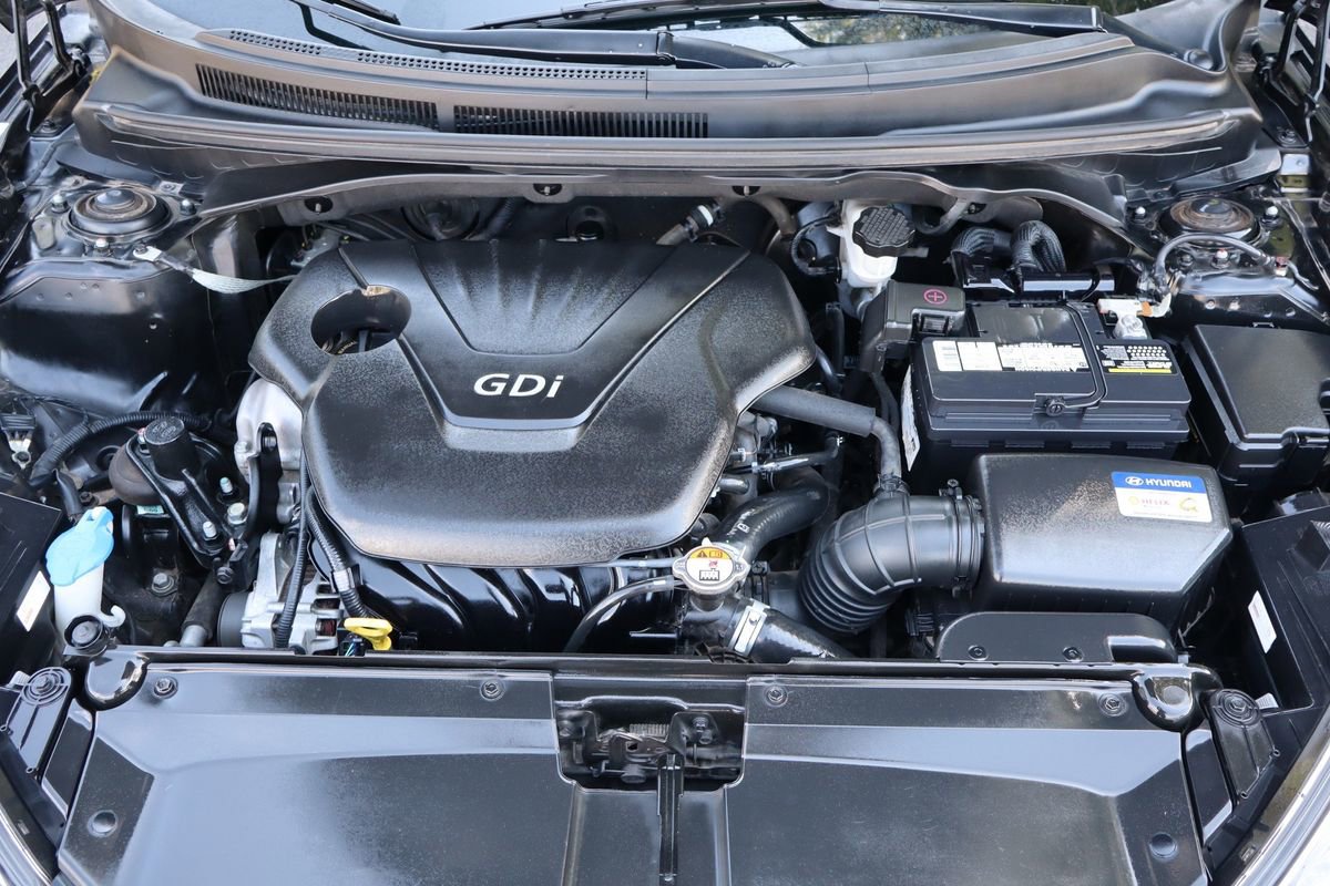 Used 2017 Hyundai Veloster FWD image 36