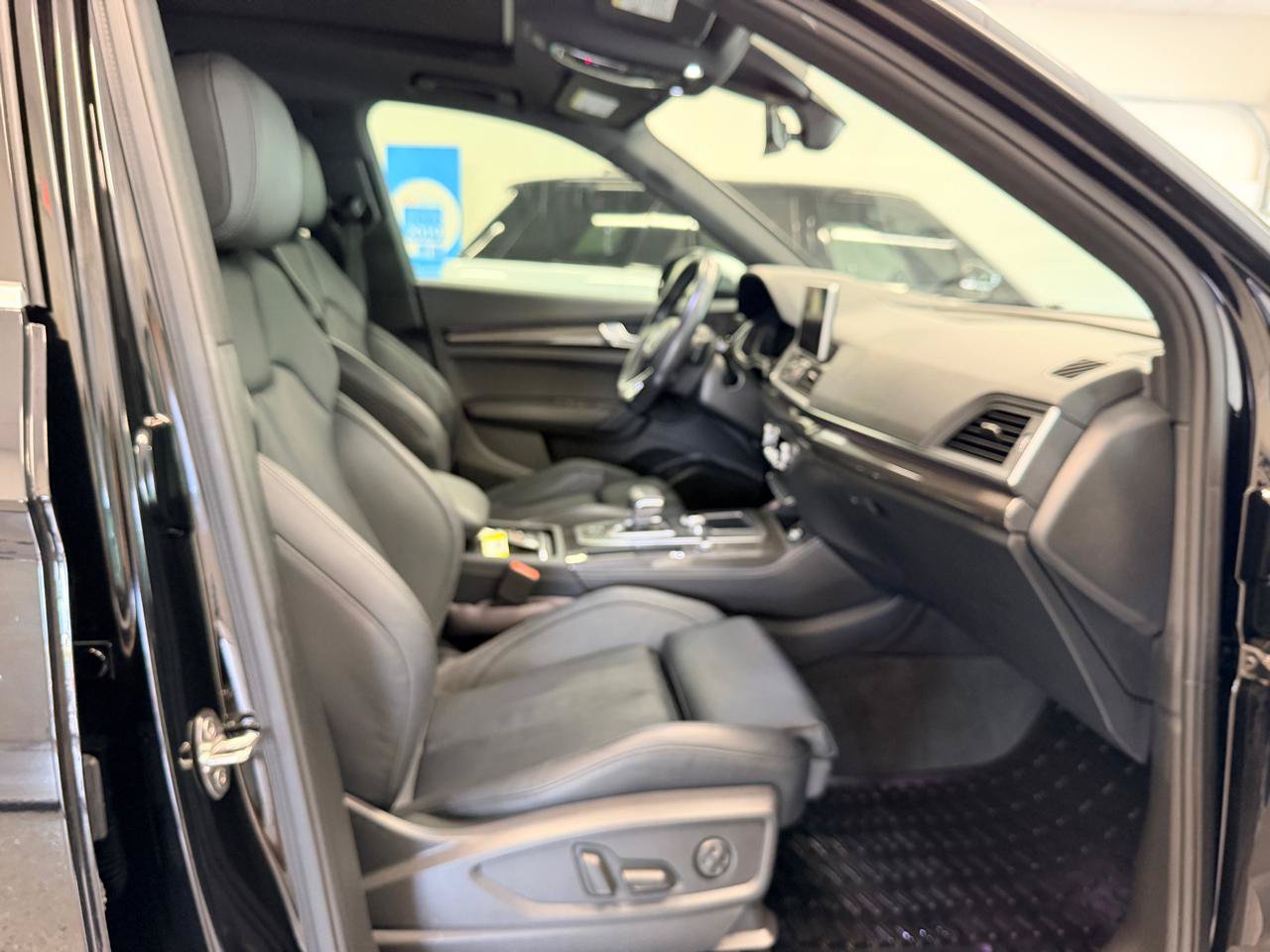 Used 2019 Audi SQ5 Prestige w/ Prestige Package AWD/4WD image 28