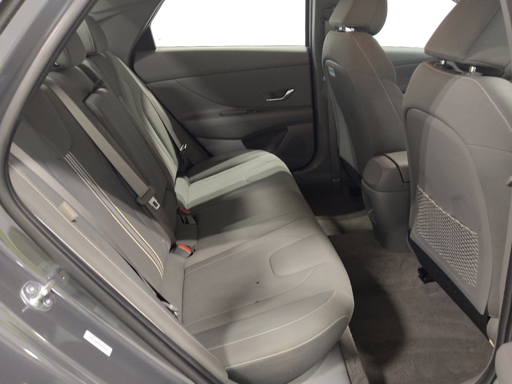 Used 2025 Hyundai Elantra SEL FWD image 19