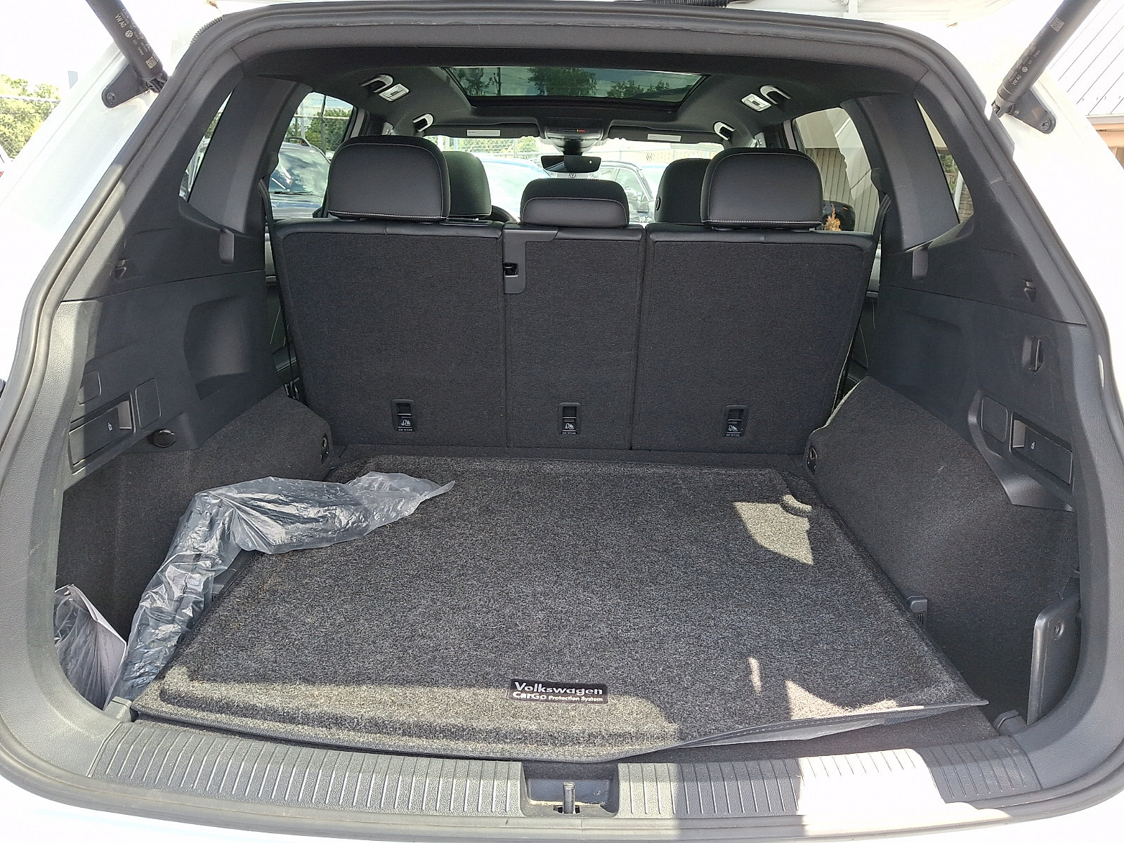 Certified 2022 Volkswagen Tiguan SE R-Line AWD/4WD image 30