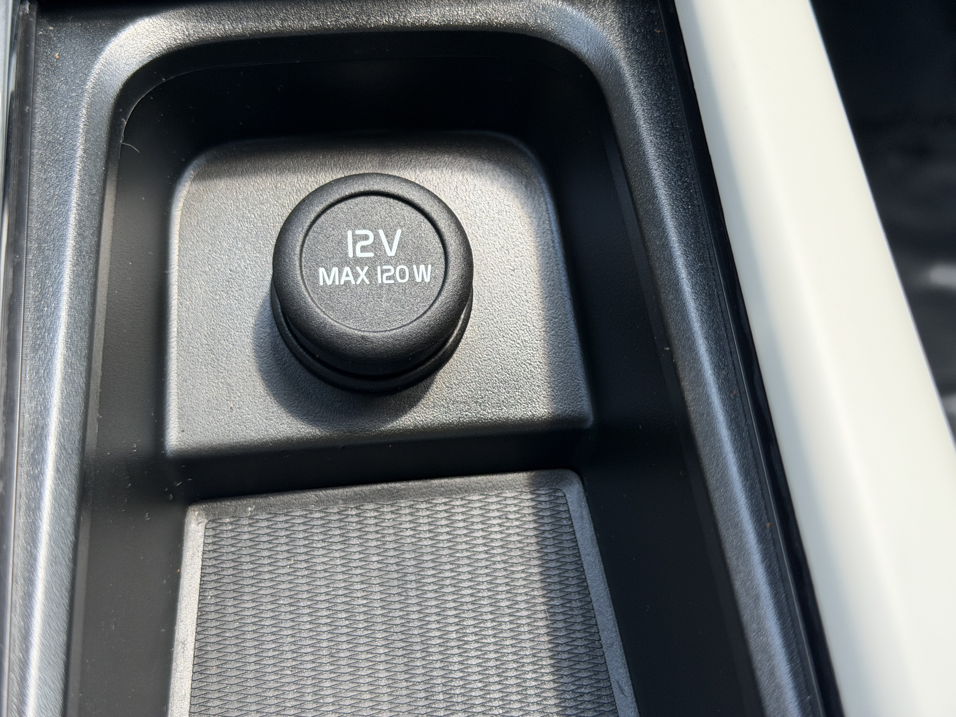 Certified 2024 Volvo XC90 T8 Plus AWD/4WD image 25