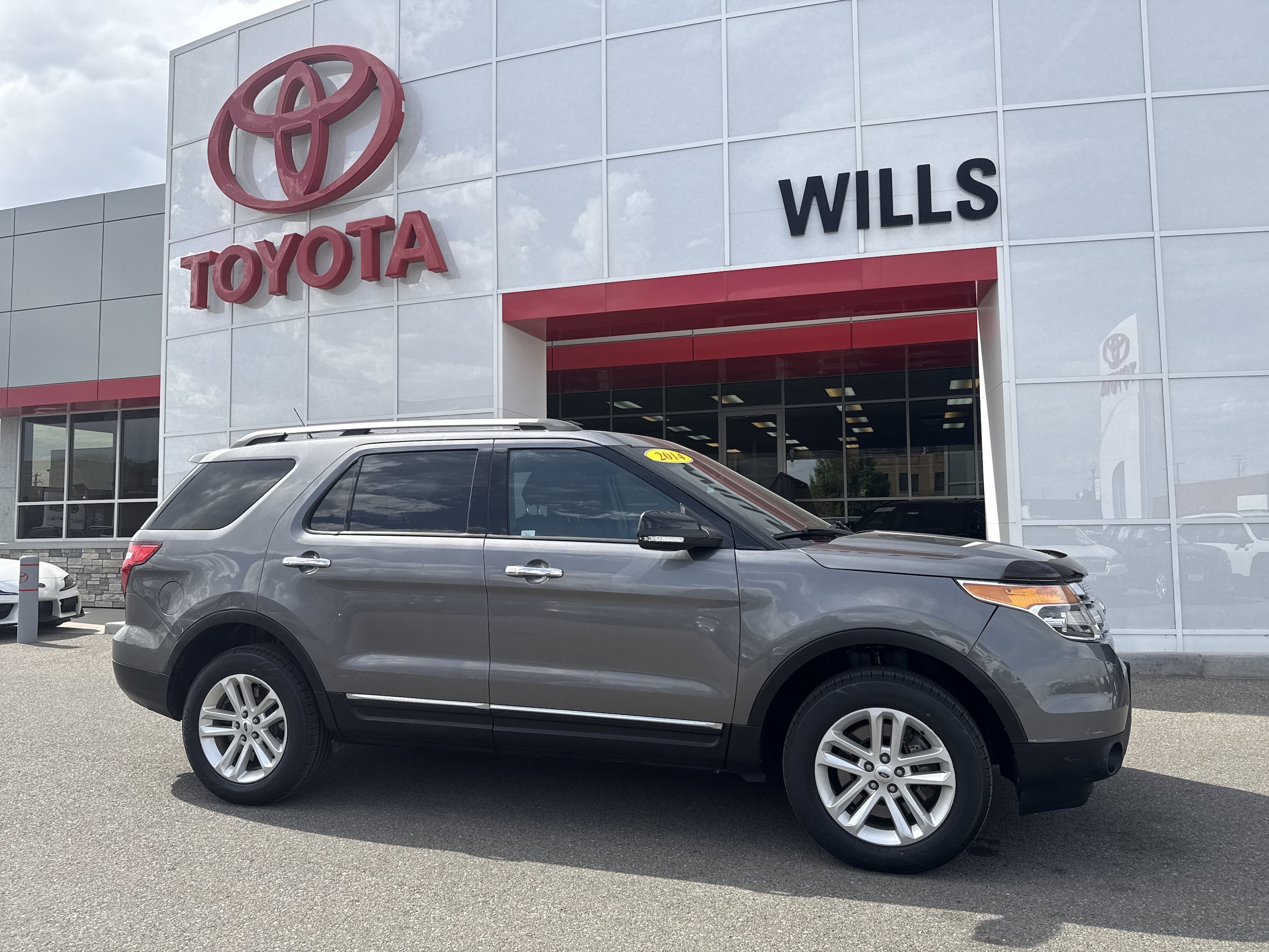 Used 2014 Ford Explorer XLT AWD/4WD image 1