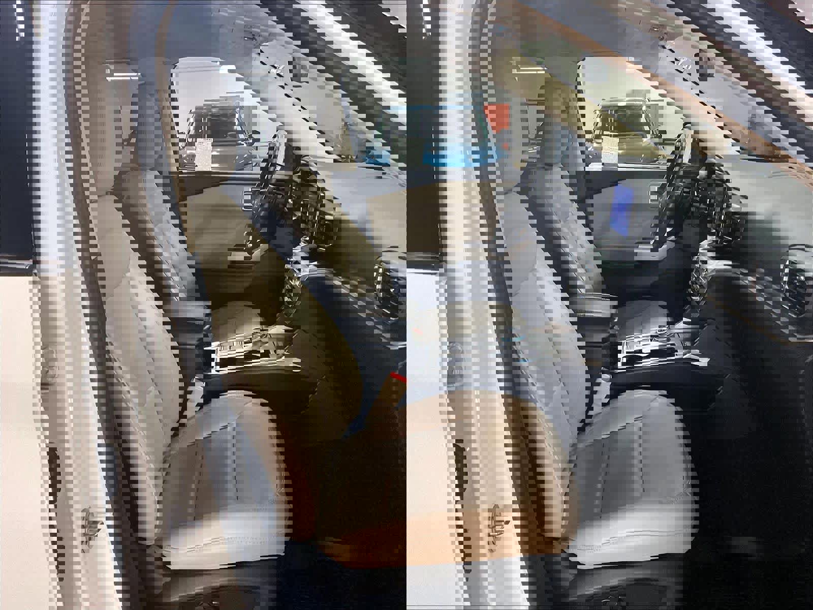 Used 2020 Ford Explorer XLT w/ Equipment Group 202A image 10