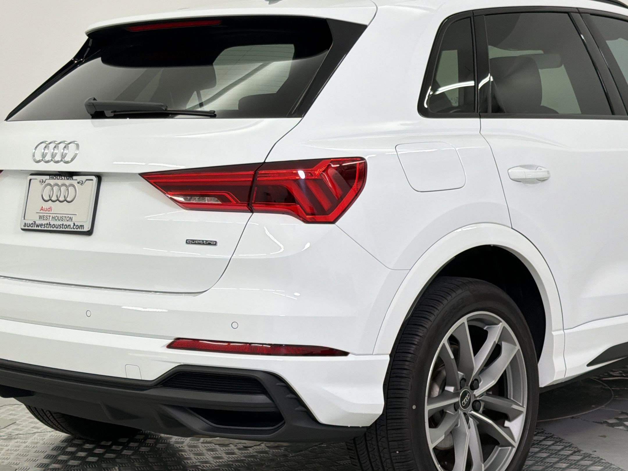 Certified 2025 Audi Q3 2.0T Premium w/ Convenience Package AWD/4WD image 26