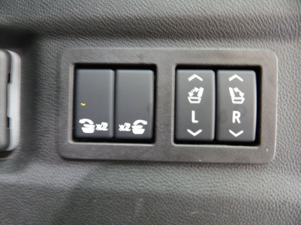 Used 2026 Chevrolet Suburban RST w/ Comfort Package AWD/4WD image 45