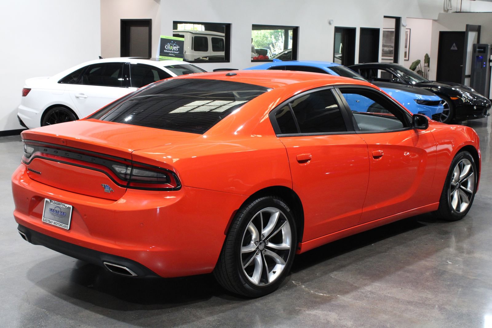 Used 2019 Dodge Charger SXT image 16