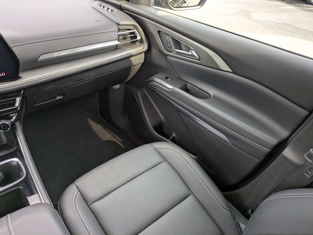 Used 2025 Chevrolet Traverse LT AWD/4WD image 18
