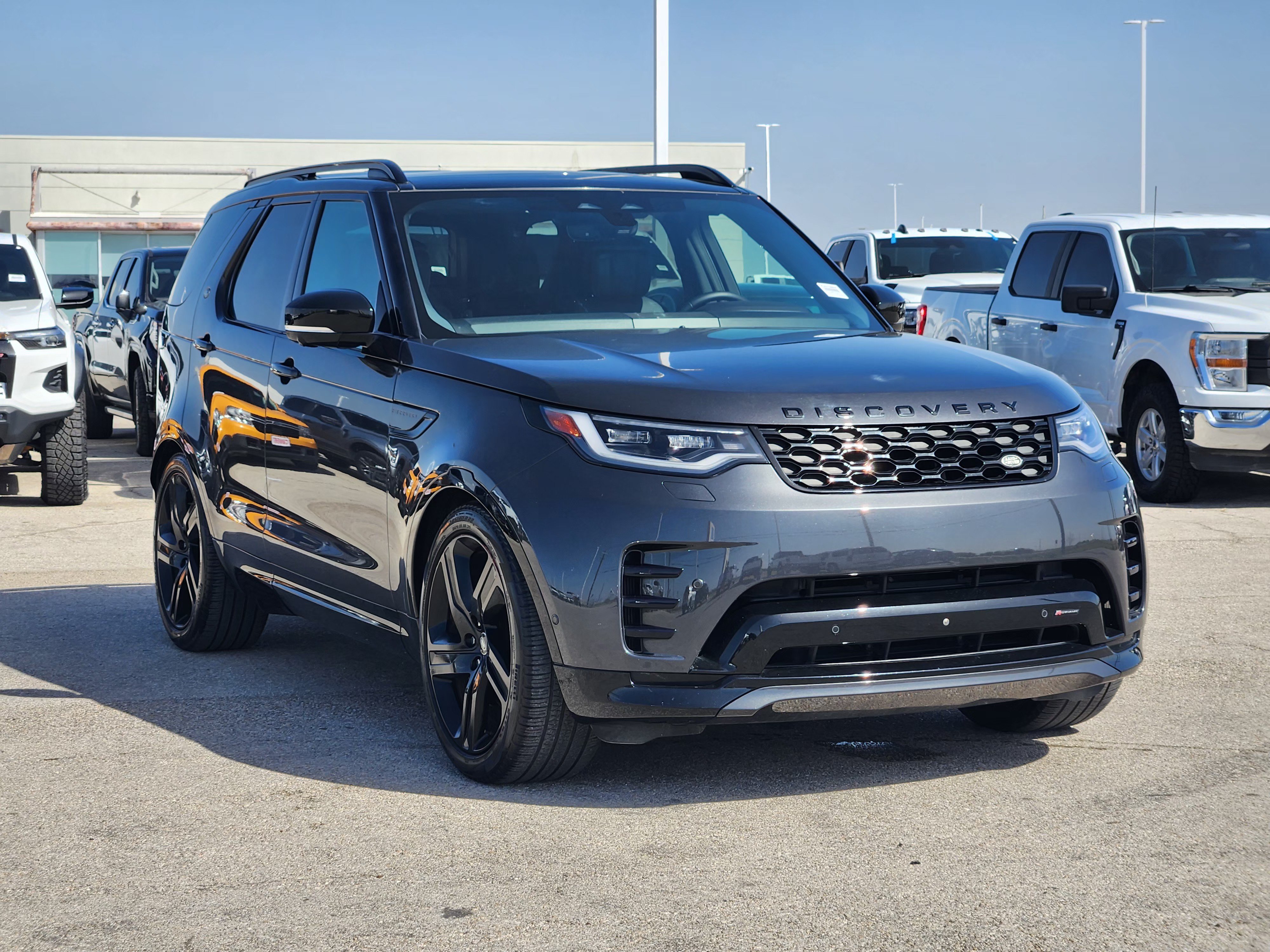 Used 2023 Land Rover Discovery S R-Dynamic AWD/4WD image 3