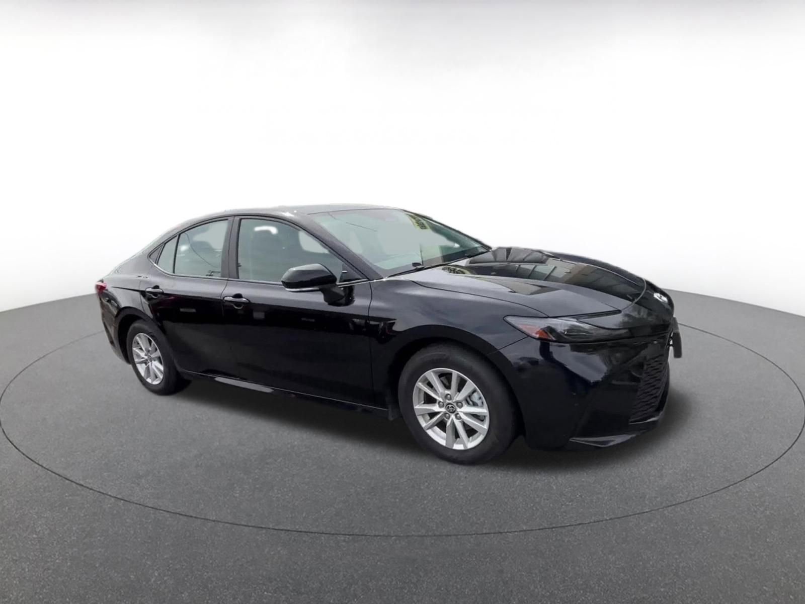 Used 2025 Toyota Camry LE FWD image 2