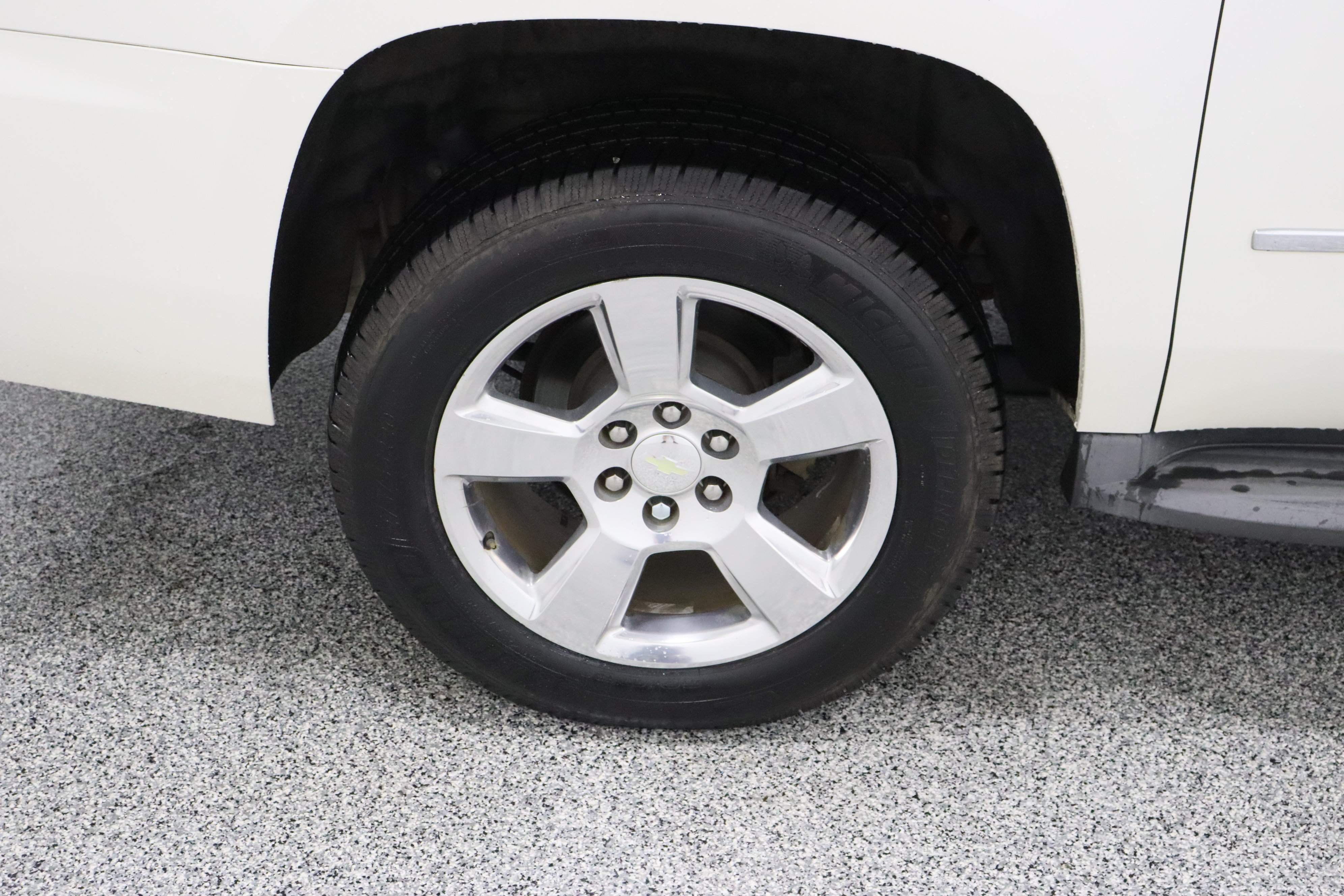 Used 2015 Chevrolet Suburban LT RWD image 6