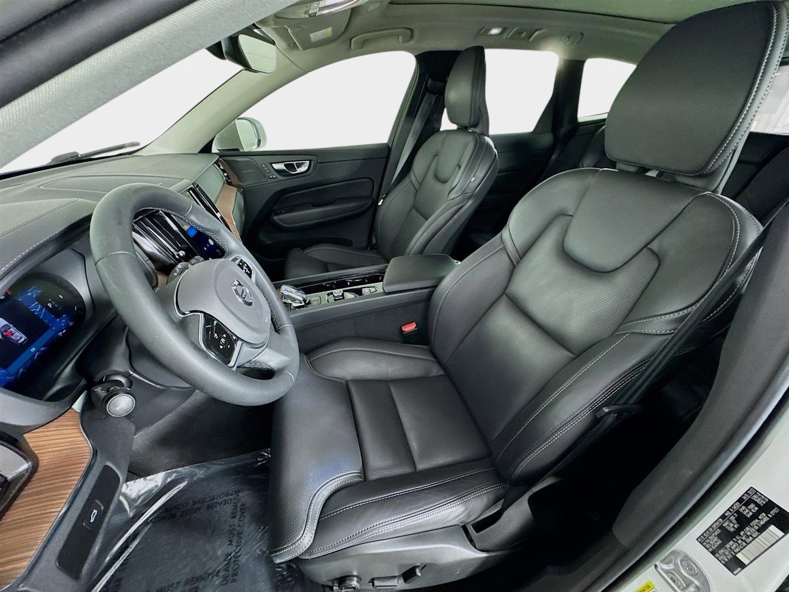 Used 2023 Volvo XC60 B5 Ultimate w/ Climate Package FWD image 12