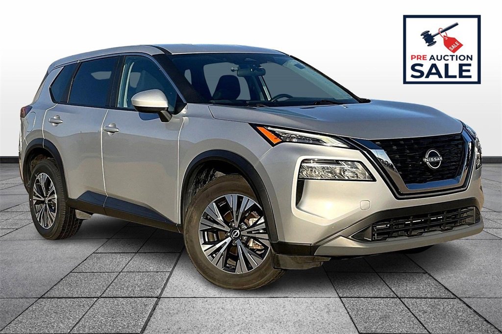 Used 2023 Nissan Rogue SV image 2