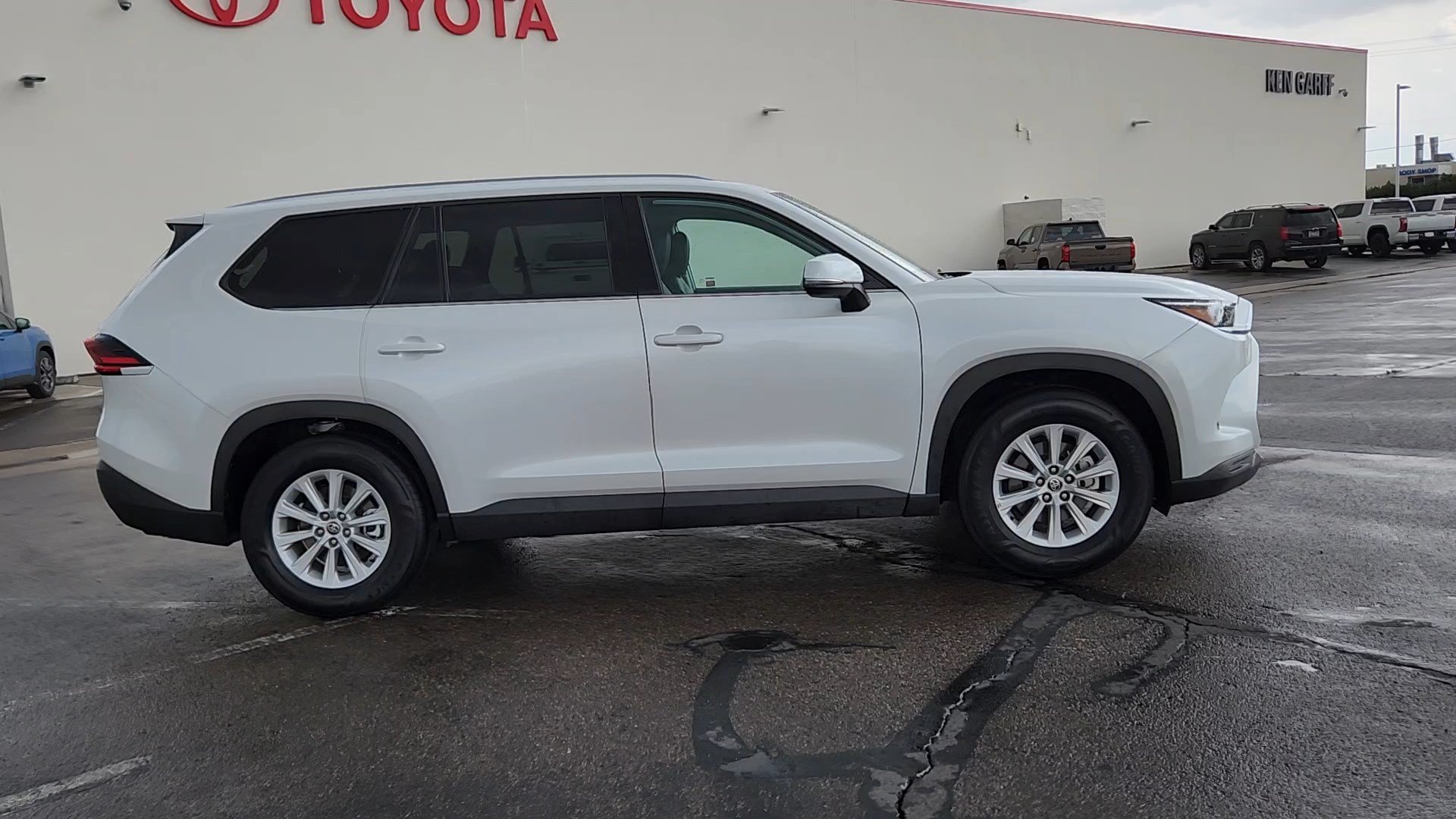 Certified 2025 Toyota Grand Highlander AWD image 3
