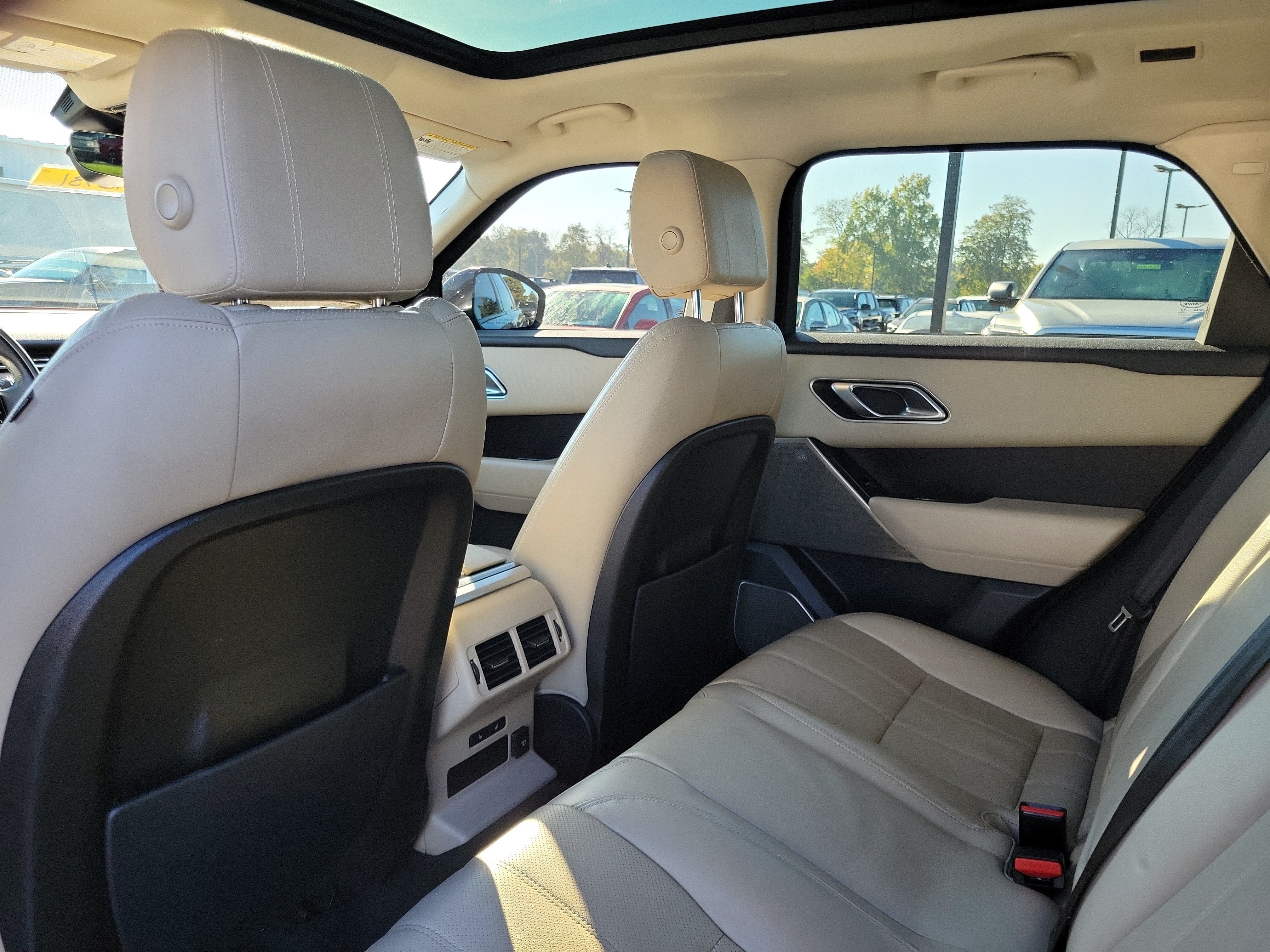 Used 2019 Land Rover Range Rover Velar R-Dynamic SE AWD/4WD image 14