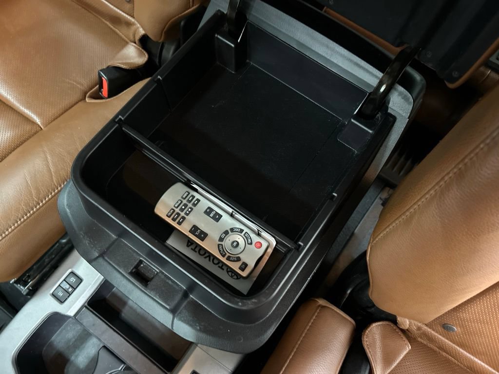 Used 2021 Toyota Sequoia Platinum AWD/4WD image 29