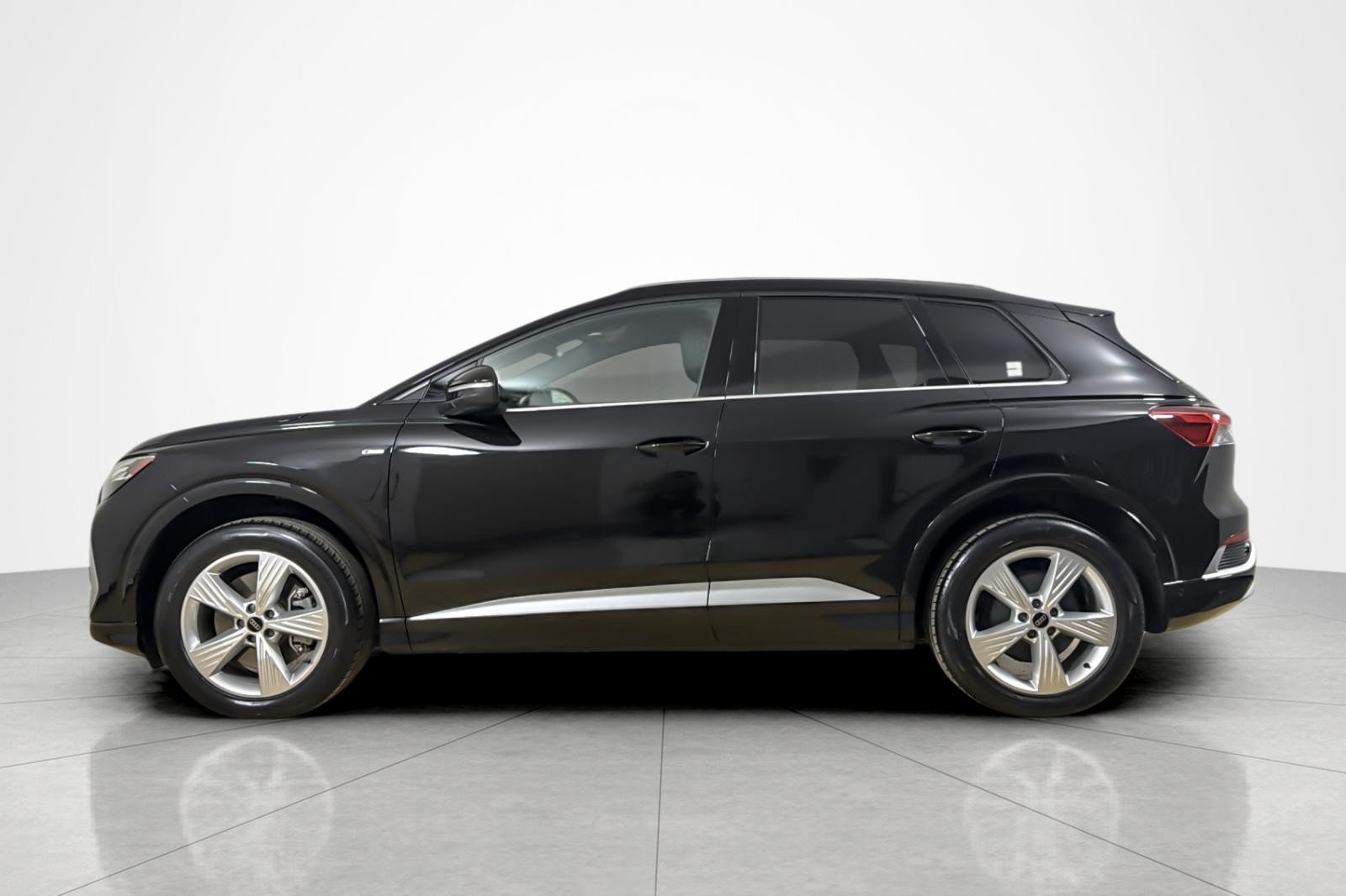 Certified 2023 Audi Q4 e-tron Prestige AWD/4WD image 2