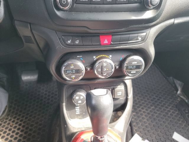 Used 2016 Jeep Renegade Trailhawk w/ Premium Trailhawk Package AWD/4WD image 13