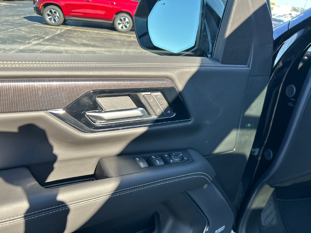 New 2026 GMC Yukon Elevation w/ Elevation Premium Package AWD/4WD image 17