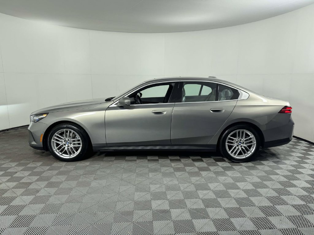 Used 2024 BMW 530i xDrive w/ Premium Package AWD/4WD image 11