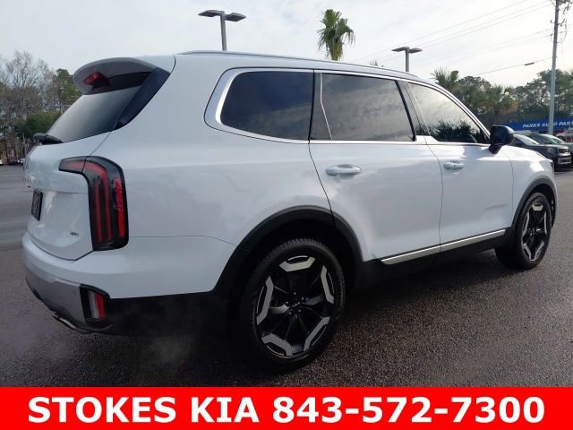 Used 2023 Kia Telluride EX w/ EX Captain's Chair Package image 5