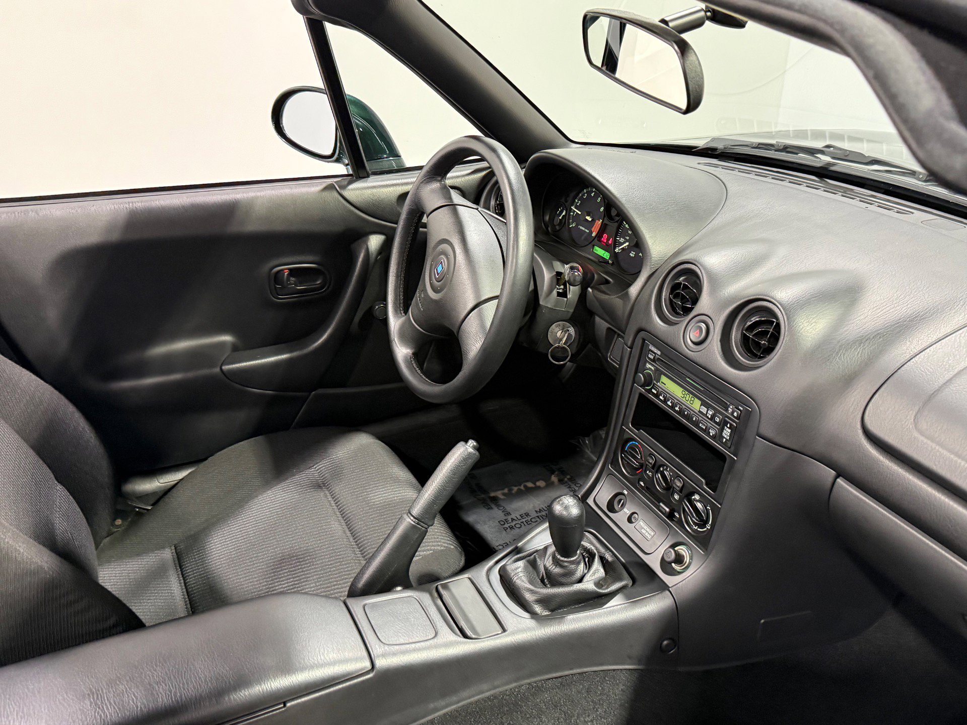 Used 1999 MAZDA MX-5 Miata RWD image 64