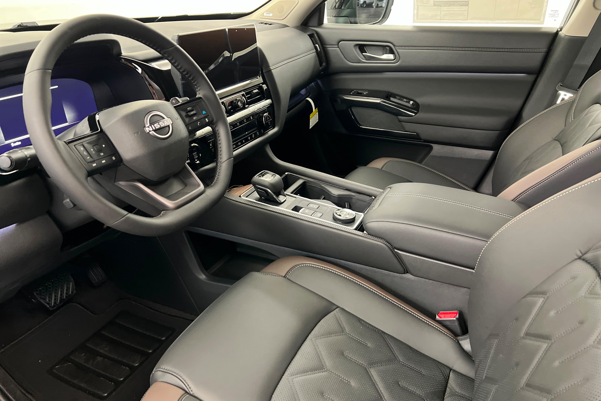 New 2026 Nissan Pathfinder Platinum w/ Cargo Package AWD/4WD image 15
