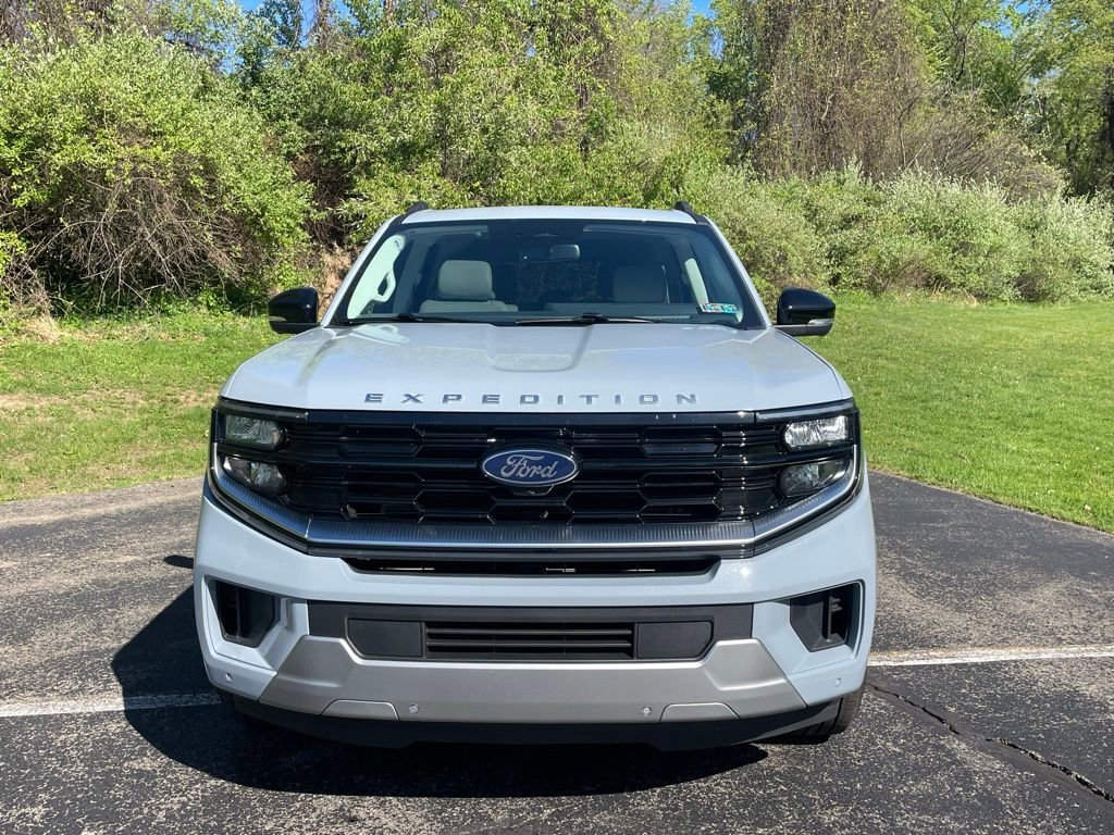 Used 2025 Ford Expedition Platinum w/ Platinum Ultimate Package AWD/4WD image 8