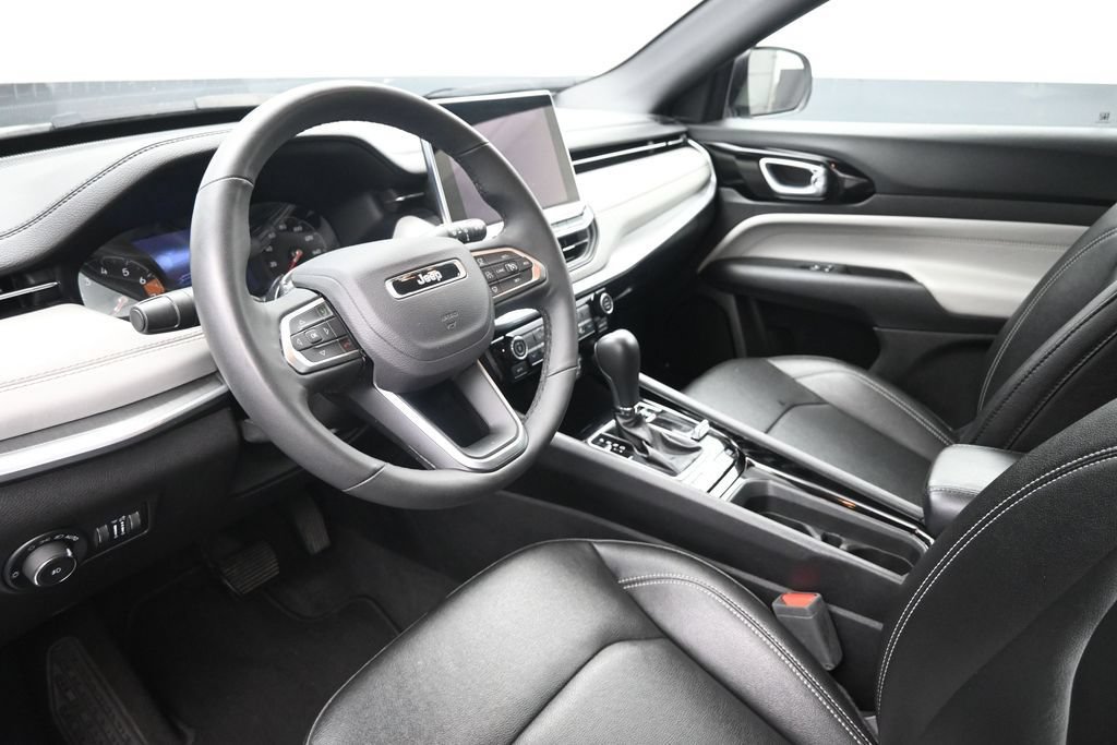 Used 2025 Jeep Compass Limited AWD/4WD image 20