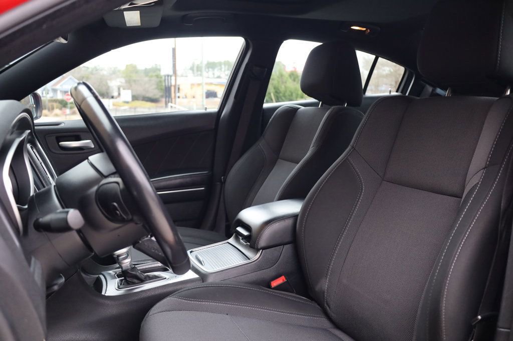 Used 2016 Dodge Charger SXT w/ Navigation & Travel Group image 16