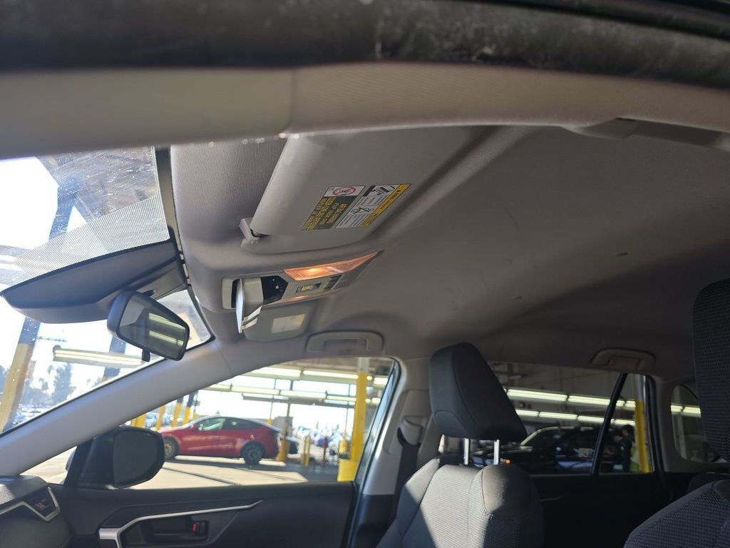 Used 2020 Toyota RAV4 LE image 17