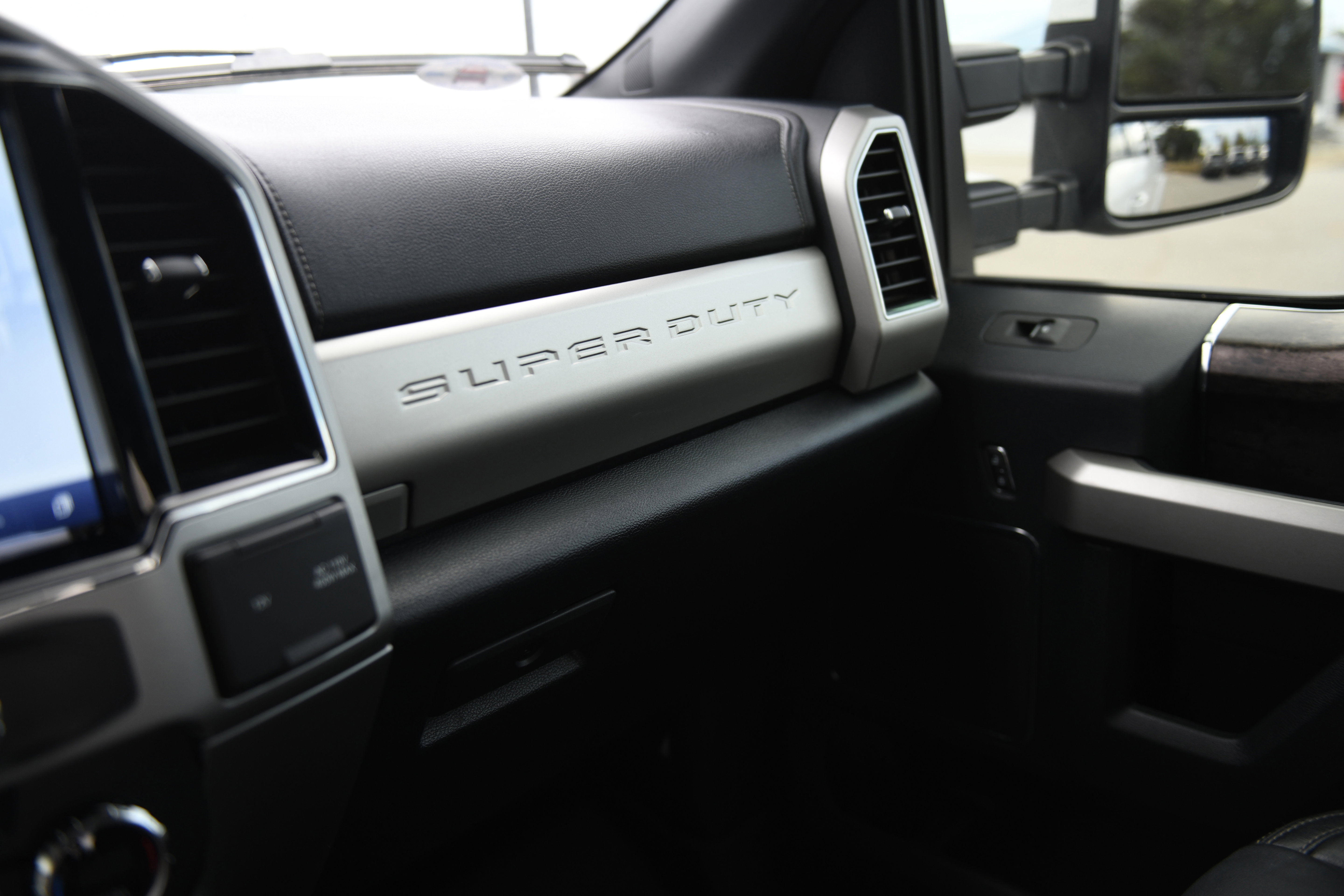 Used 2022 Ford F250 Lariat w/ Tremor Off-Road Package image 28